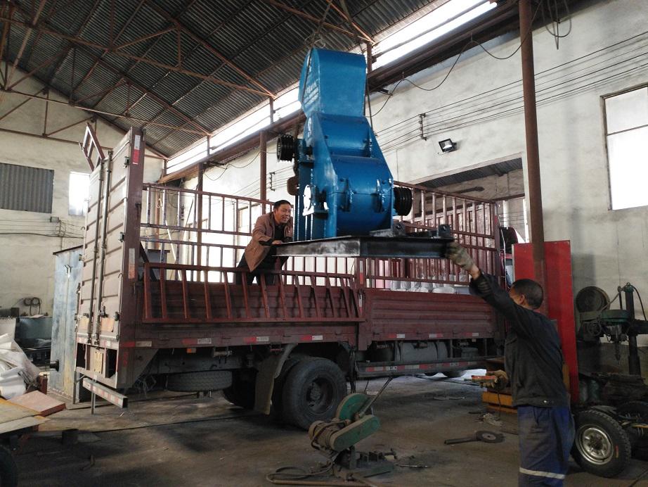 雙級粉碎機(jī)發(fā)貨現(xiàn)場